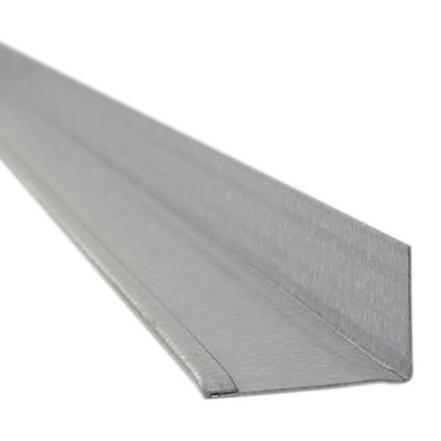 Cornière permettant de stabiliser l'ossature métallique en périphérie lors de la réalisation d'un plafond - Profilé métallique de rive en forme de L - Epaisseur : 0.51 mm - Matière : Acier galvanisé avec un revêtement Z275 ou AZ100.
